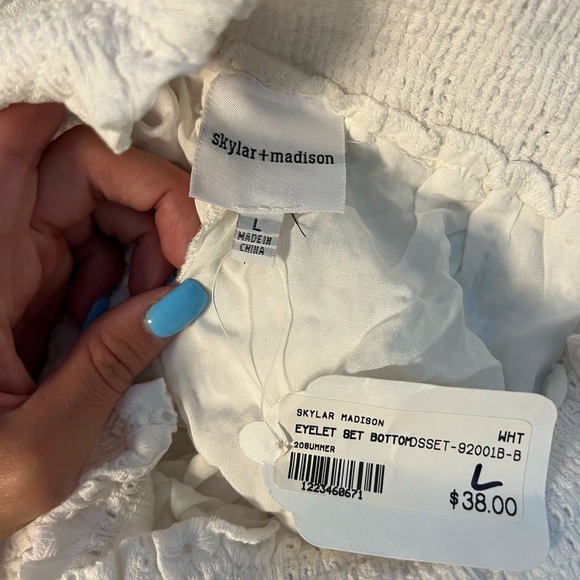 WhiteFloral Tassel Shorts NWT - Picture 3 of 7